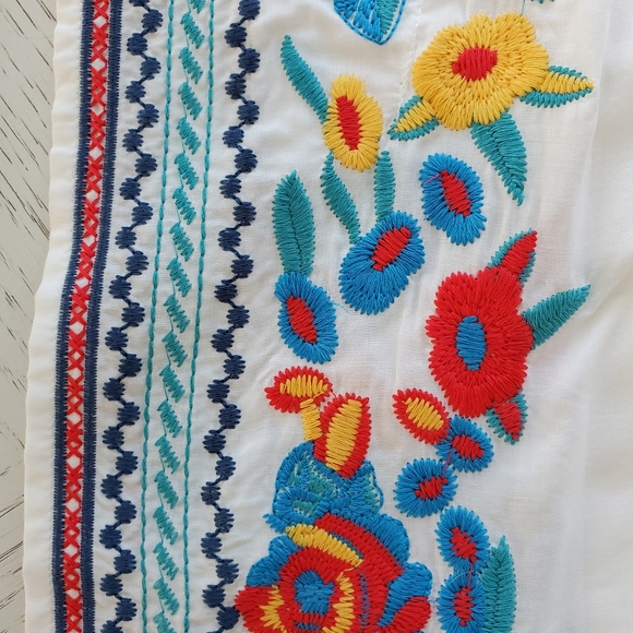 White Embroidered Floral Coverup 💐 - Picture 2 of 5